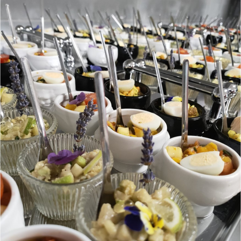 buffet apéritif, verrine et cuillère apéritive Stock Photo
